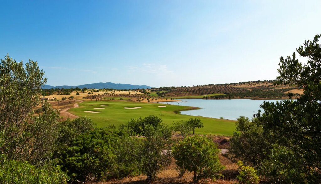 Play golf in Algarve at Alamos Golf Course