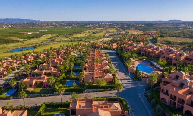 For your next golf holiday in Portugal, stay at Amendoeira Golf Resort in the Algarve.