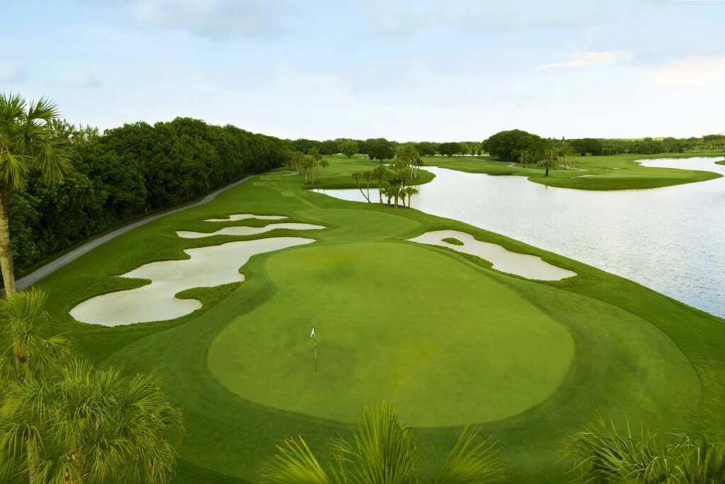 Hole 7 on the Golden Palm Golf Course at Trump National Doral Miami in Florida