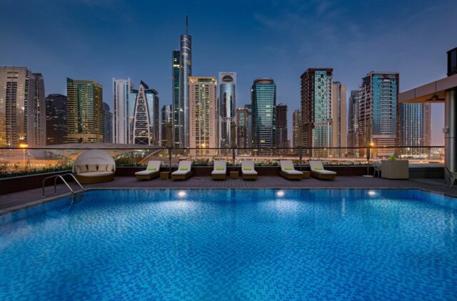Enquire now for a Dubai golf holiday at Millennium Place Marina