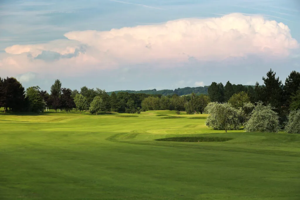 Play golf in England at Belton Woods Golf Club