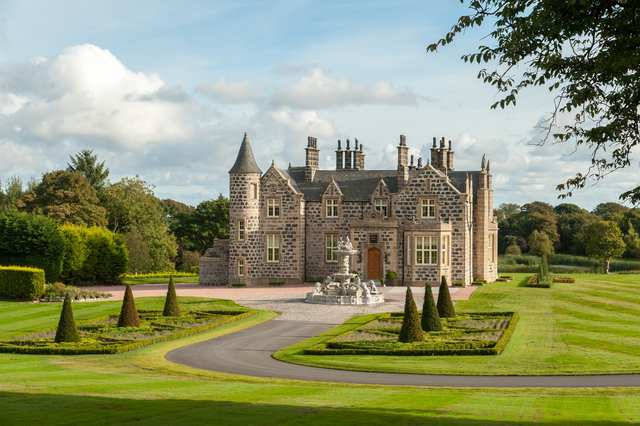 Trump MacLeod House & Lodge