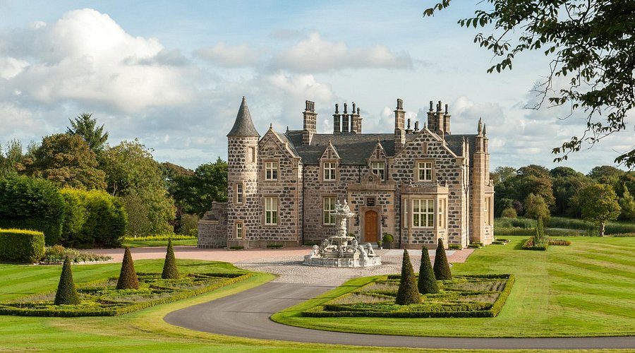 Trump MacLeod House & Lodge