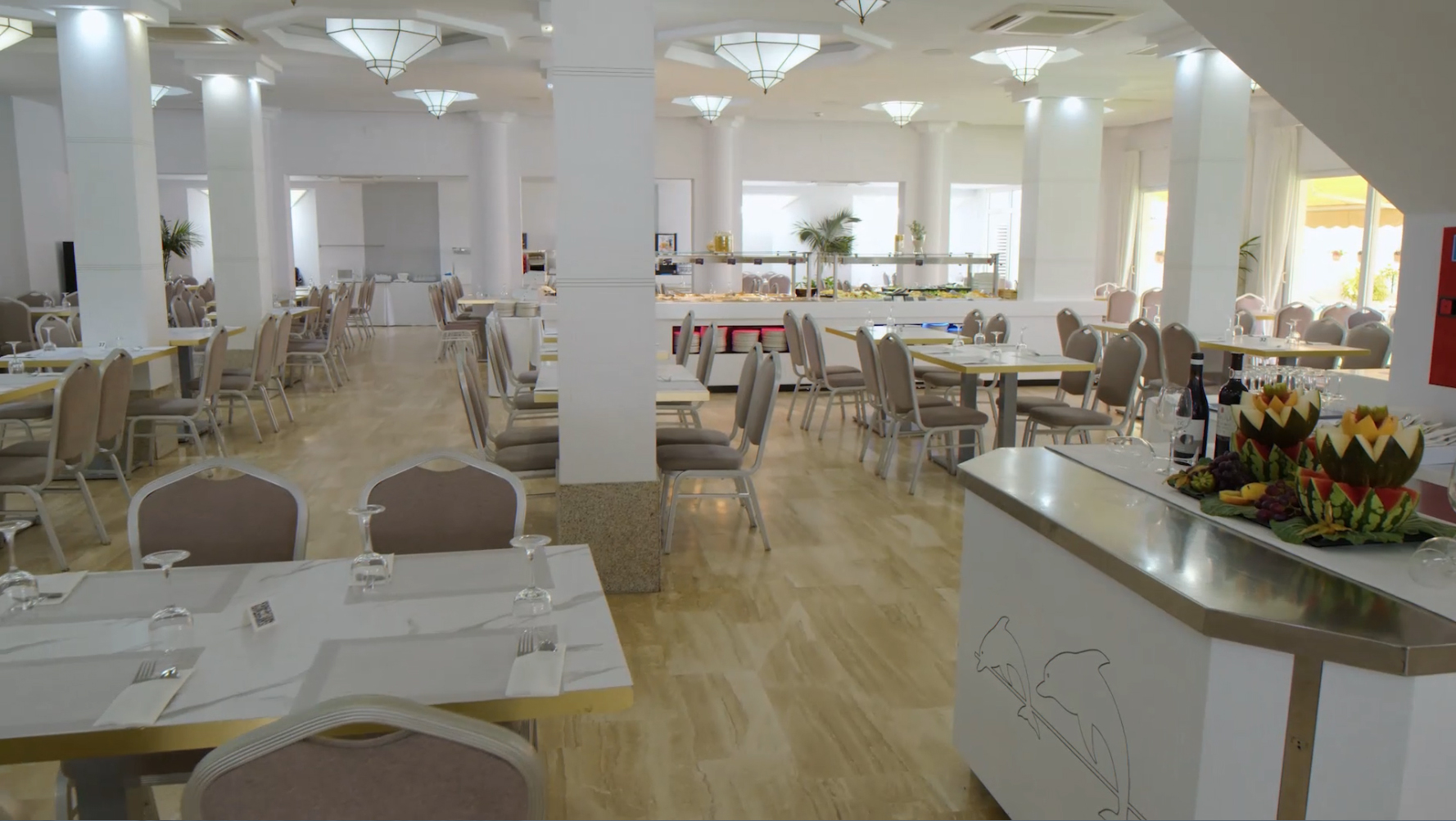 Delfines Hotel & Suites