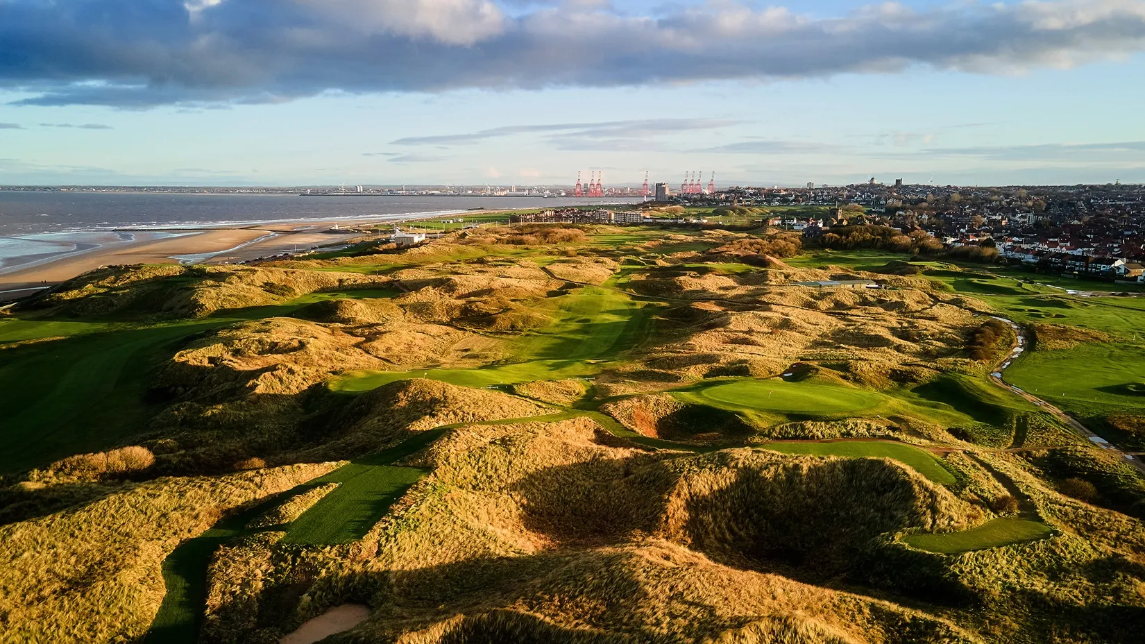 Play golf in UK at Wallasey Golf Club
