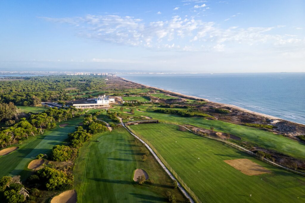 Play golf in Valencia at Camp de Golf d'El Saler